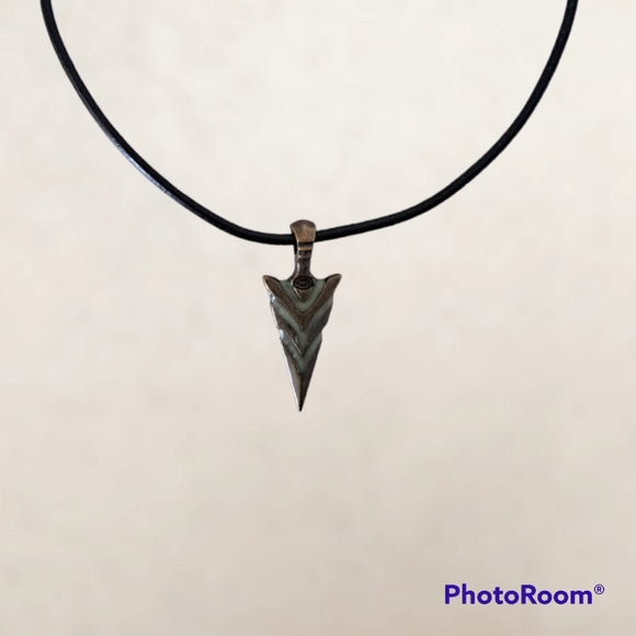 Glow In The Dark Necklace - Picture 1 of 6